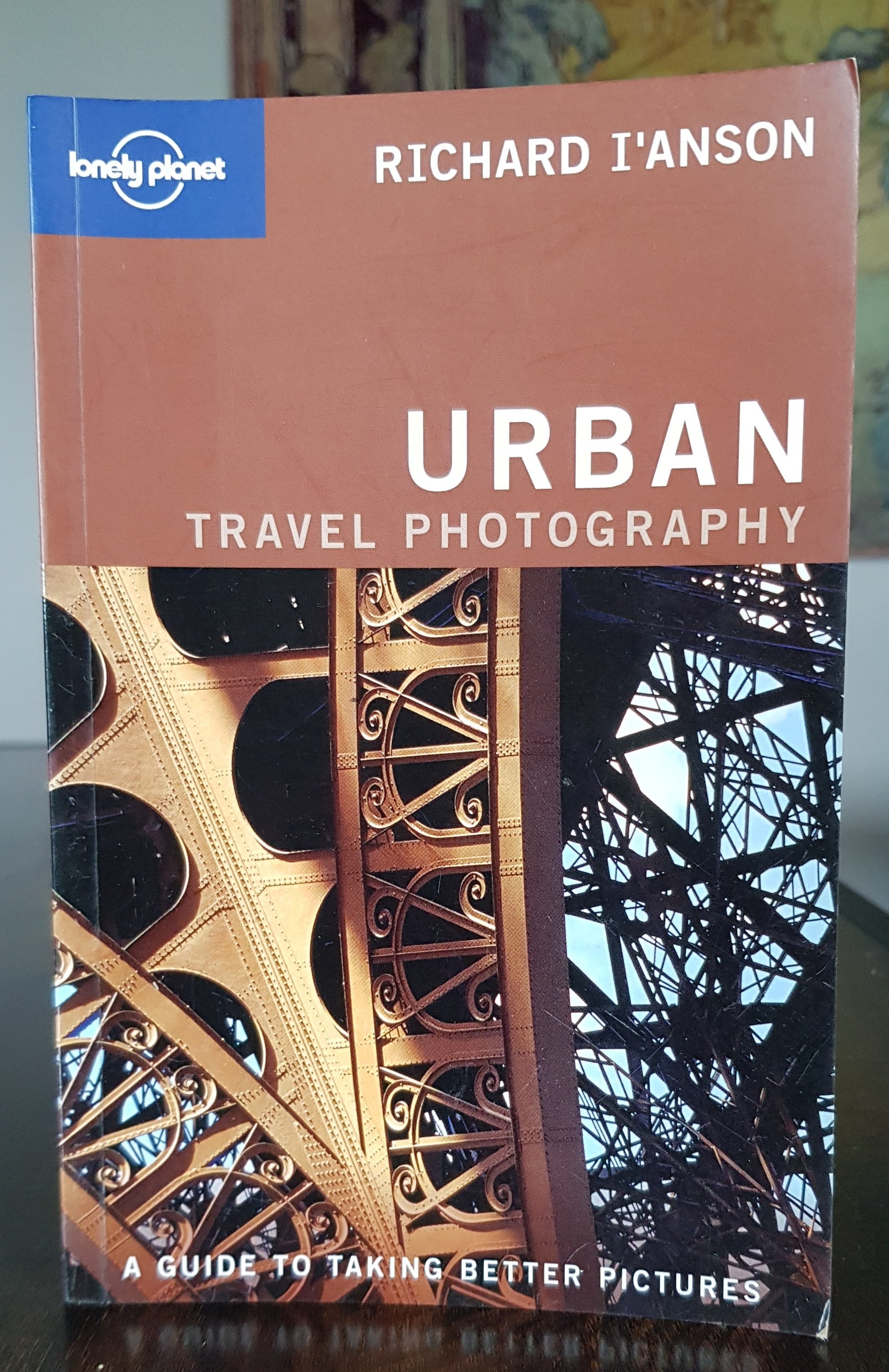 Urban　Lonely　I'Anson　by　Planet　Photography　Richard　(How　Books　to)　–　Green　House